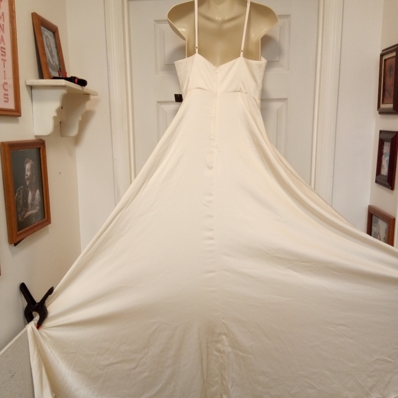 🆕 Lulu's👗Cream color🌹soft satin feel🦋mock wrap - Picture 2 of 8